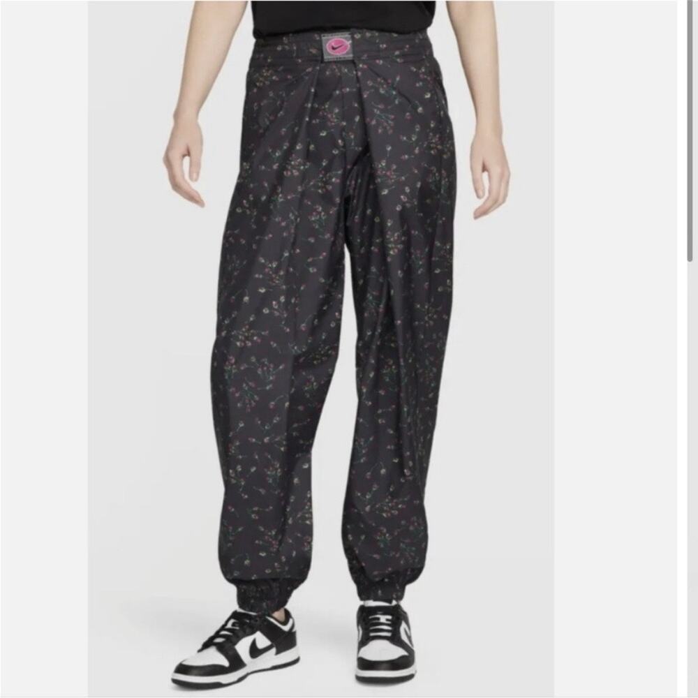 Nike Icon Clash Rosebud Black Parachute Jogger Pants size Small Floral